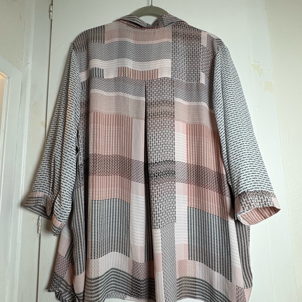 Women's Geometric Patterned Button Front Blouse, 3/4 Sleeves, Size 3XL - Picture 4 of 10